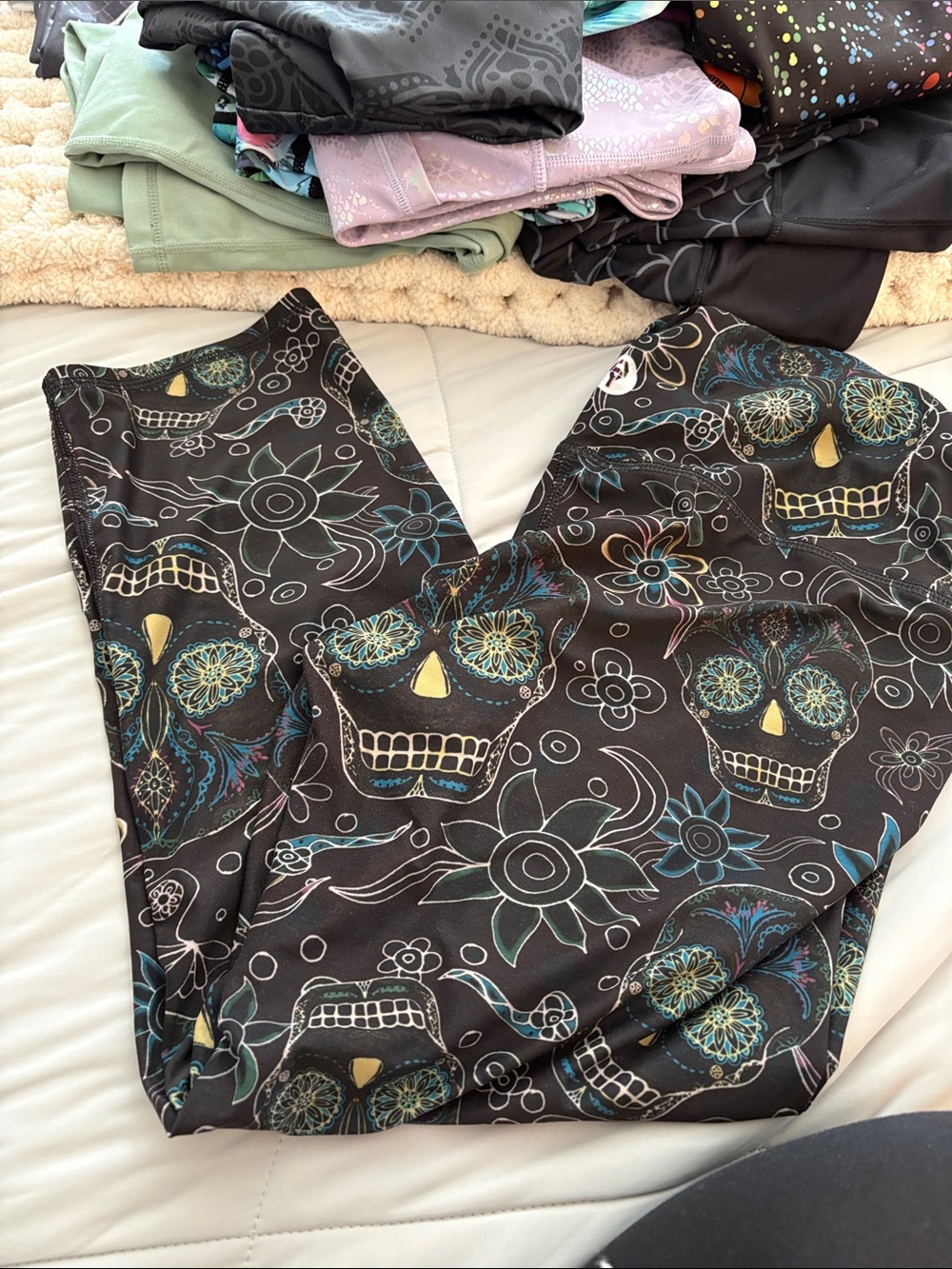 Black Sugar Skull Print Capri Leggings